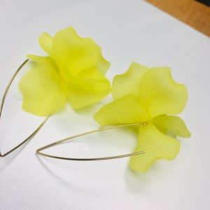 Citron Acrylic Floral Blossom Drop Earring
